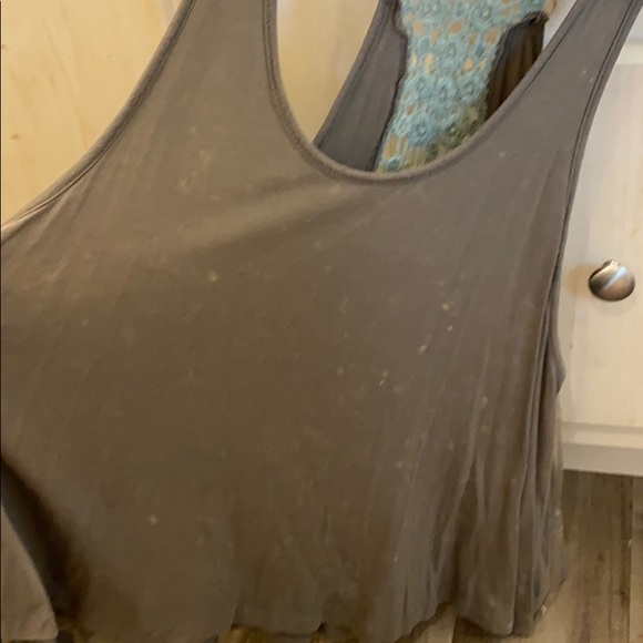 Ladies top - Picture 3 of 3